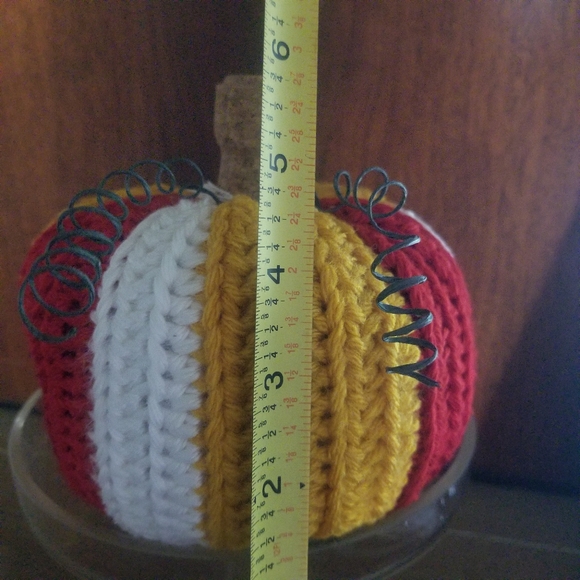 Large team colors crochet pumpkin - Picture 3 of 3